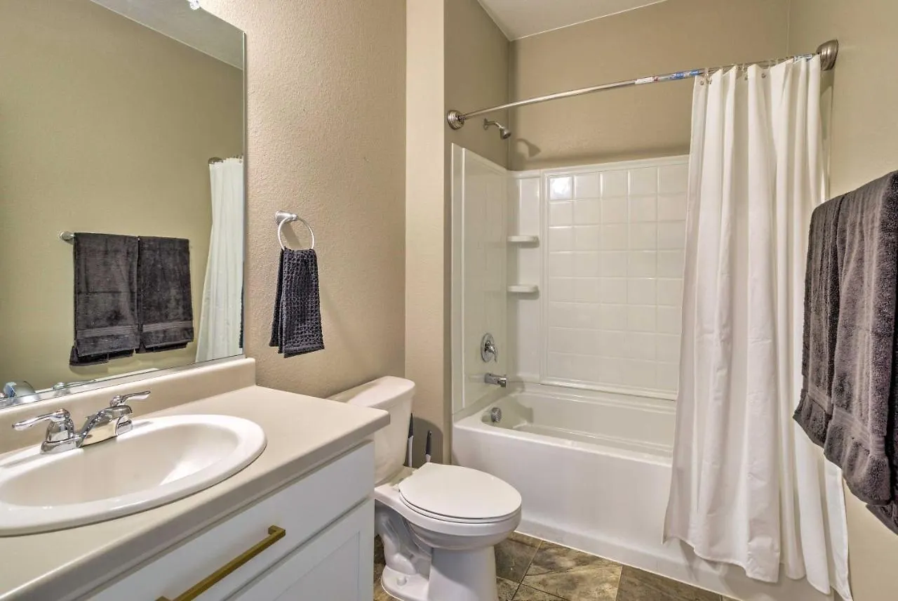 Holiday home Spacious Aurora House With Yard About 10 Mi To Dia!